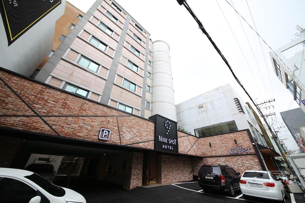 hotelImg