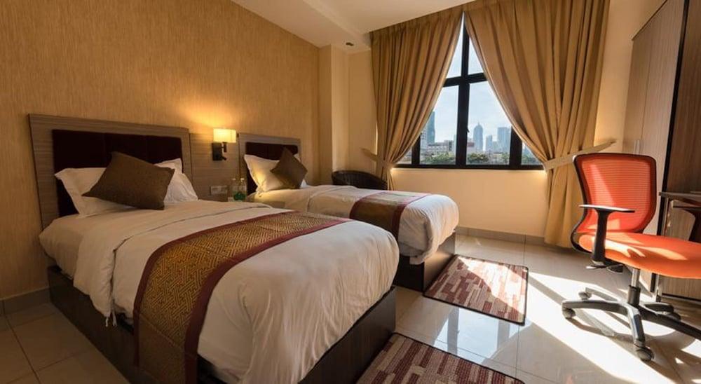 hotelImg