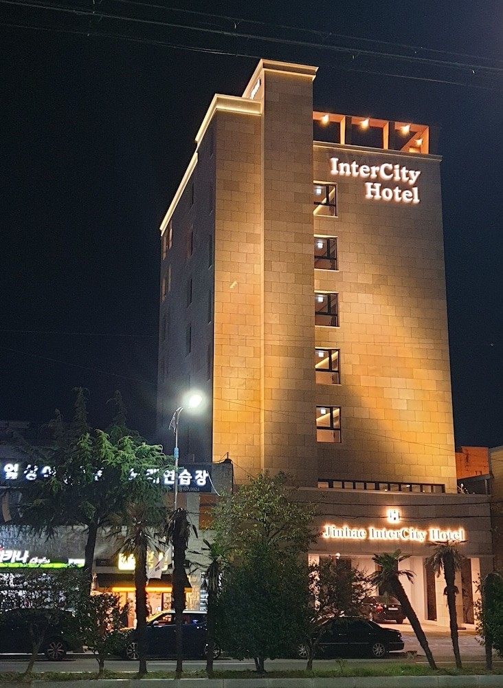 hotelImg