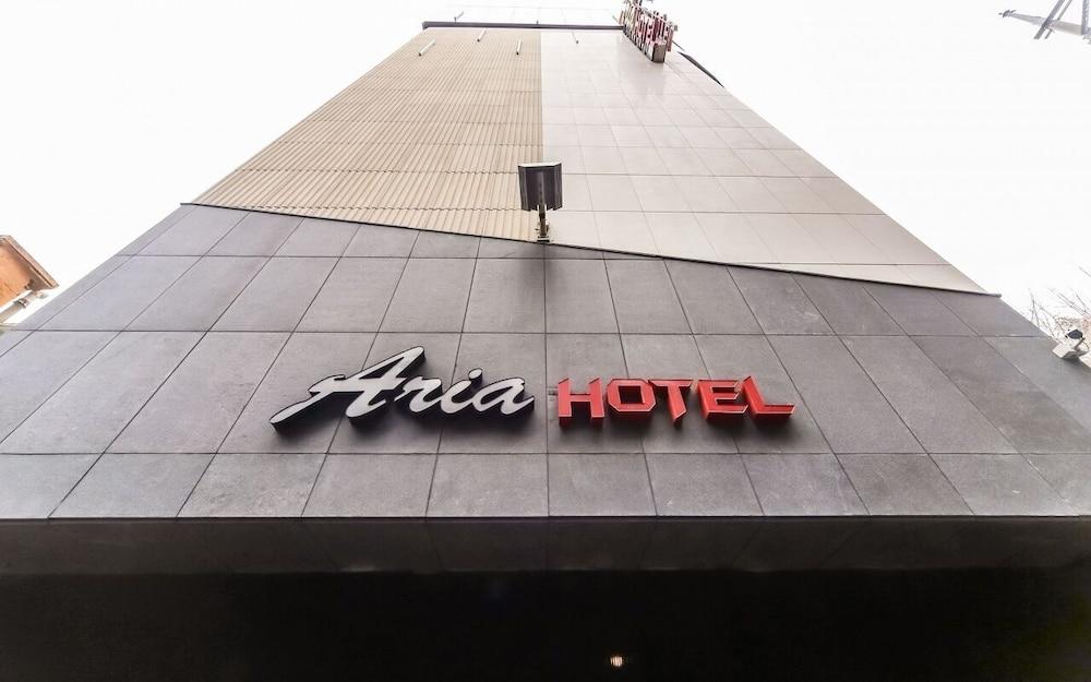 hotelImg