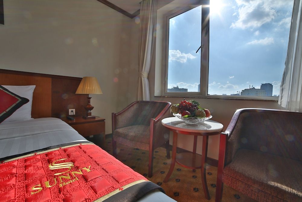 Sunny Hotel 1