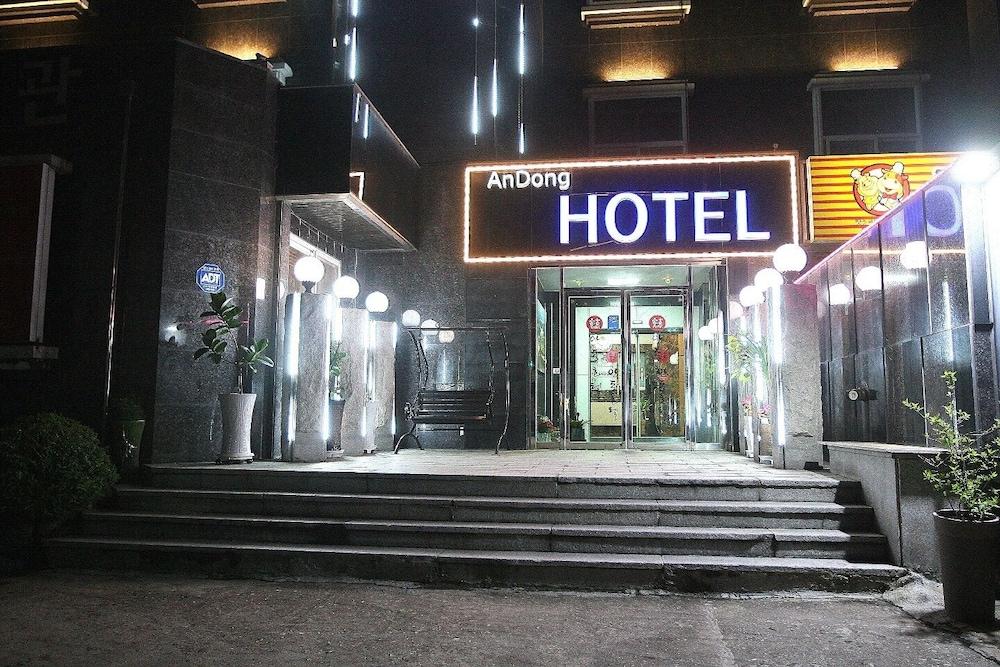 hotelImg