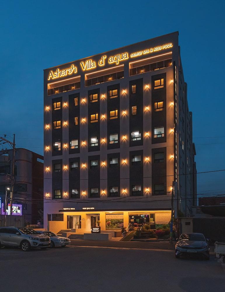 hotelImg